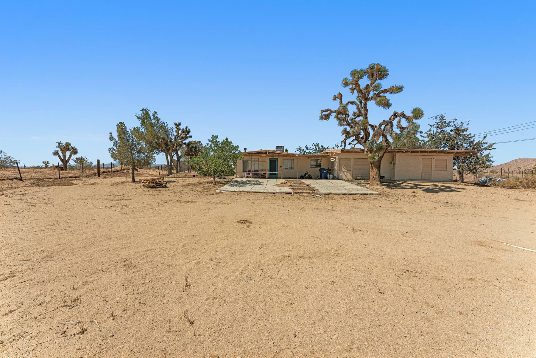 Property Photo:  20632 E Avenue J  CA 93535 