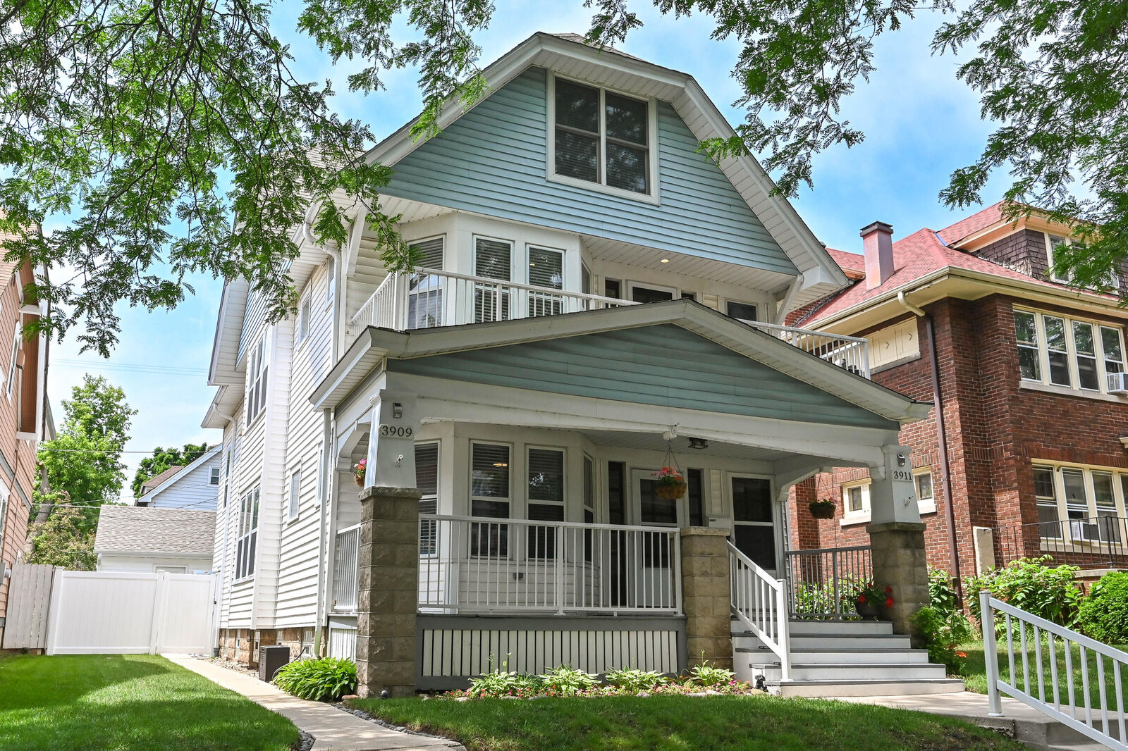 Property Photo:  3909 N Farwell Ave  WI 53211 