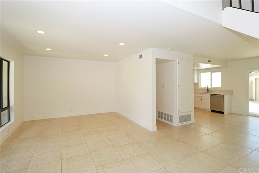 Property Photo:  2870 N Cottonwood Street 5  CA 92865 