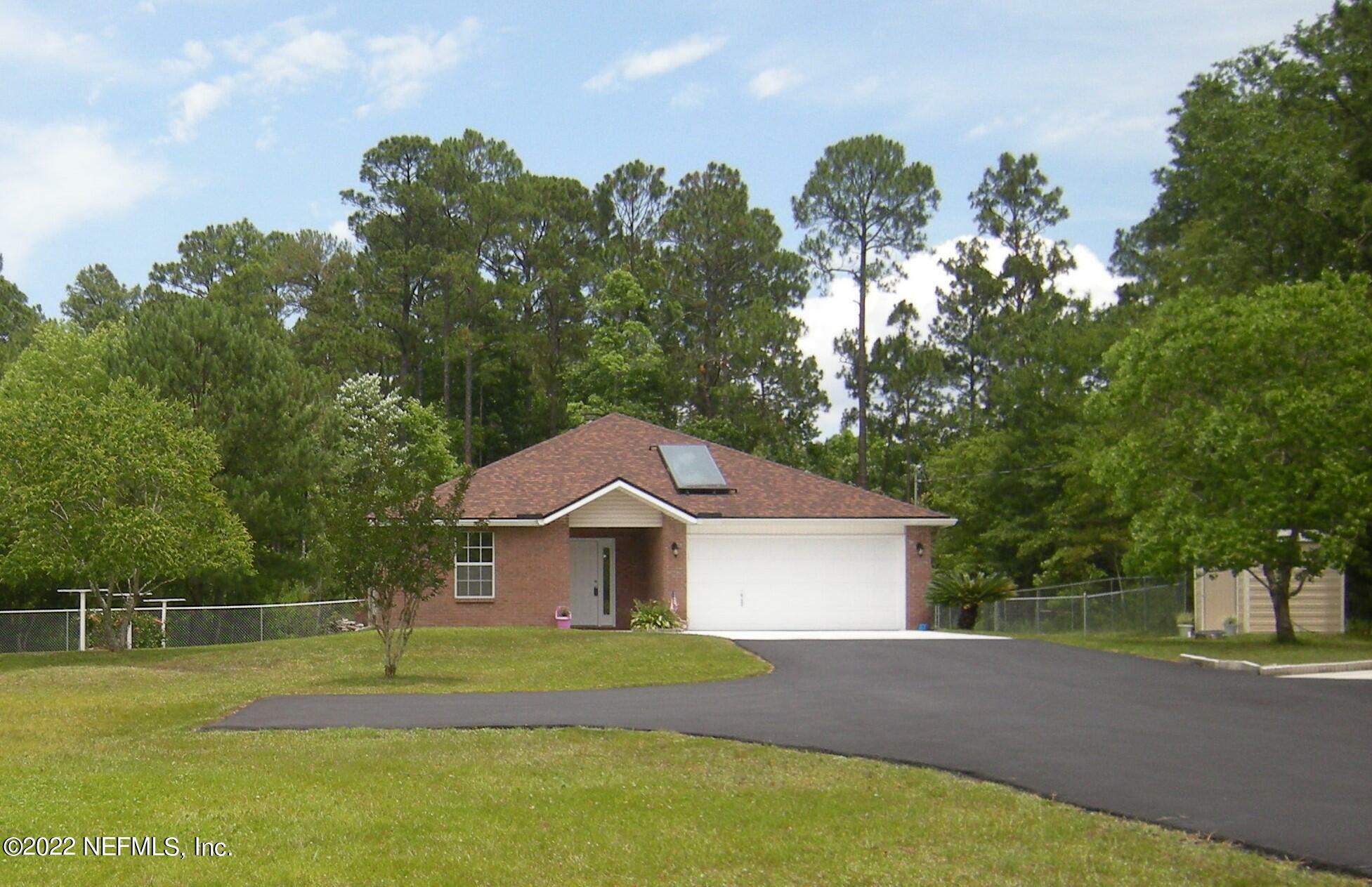 Property Photo: 2452 Oleander Avenue FL 32068