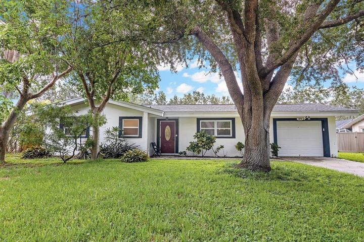 Property Photo:  4670 Siesta Circle  FL 33901 