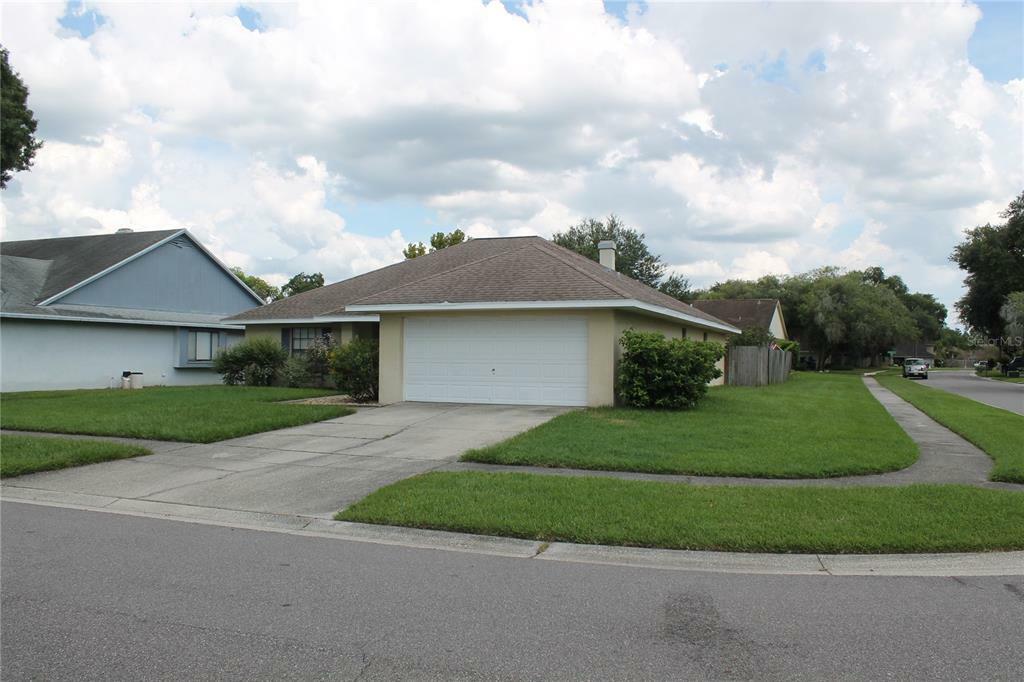 Property Photo:  1914 Blue Sage Court  FL 33511 