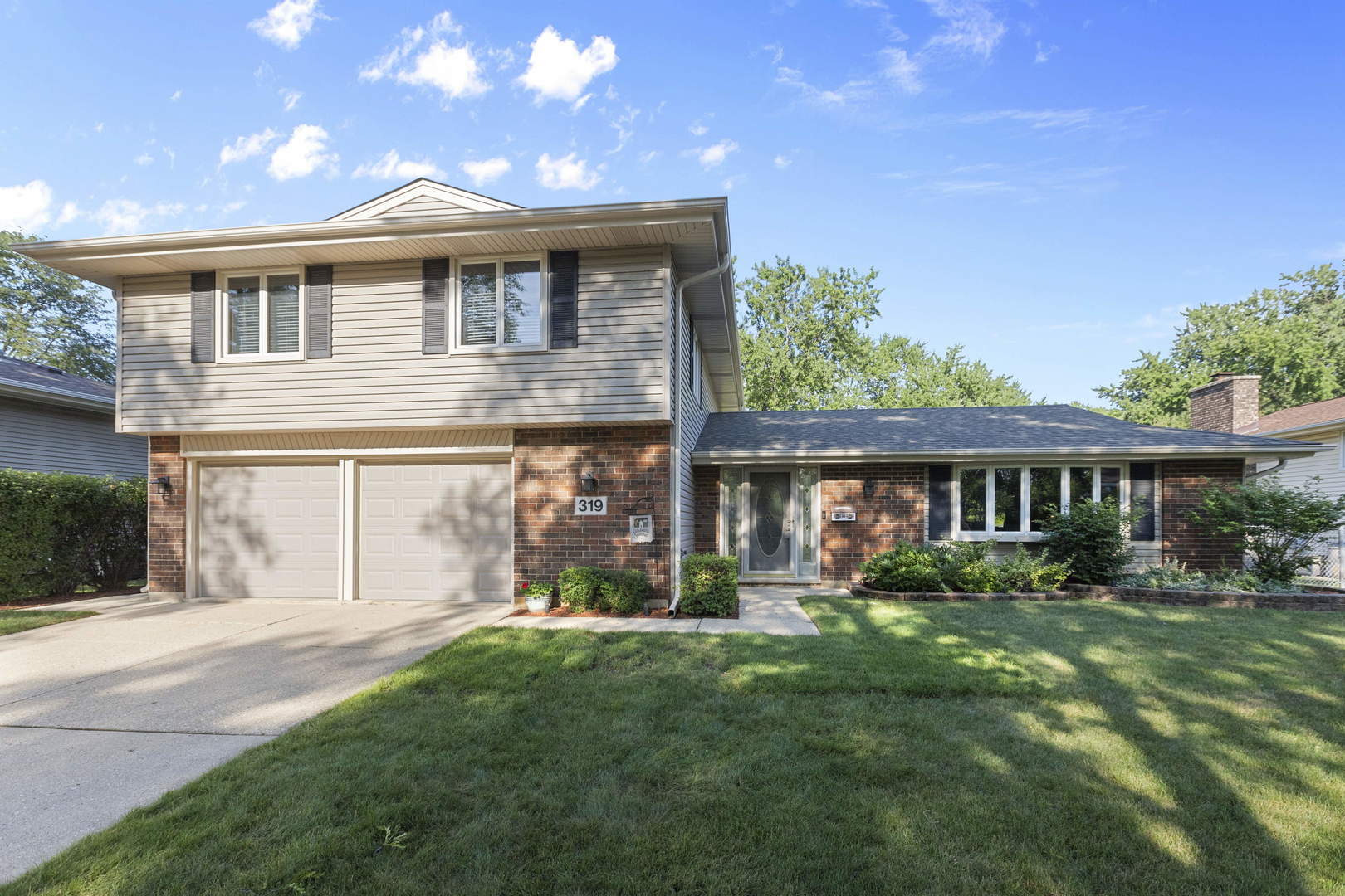 Property Photo:  319 S Salem Drive  IL 60193 