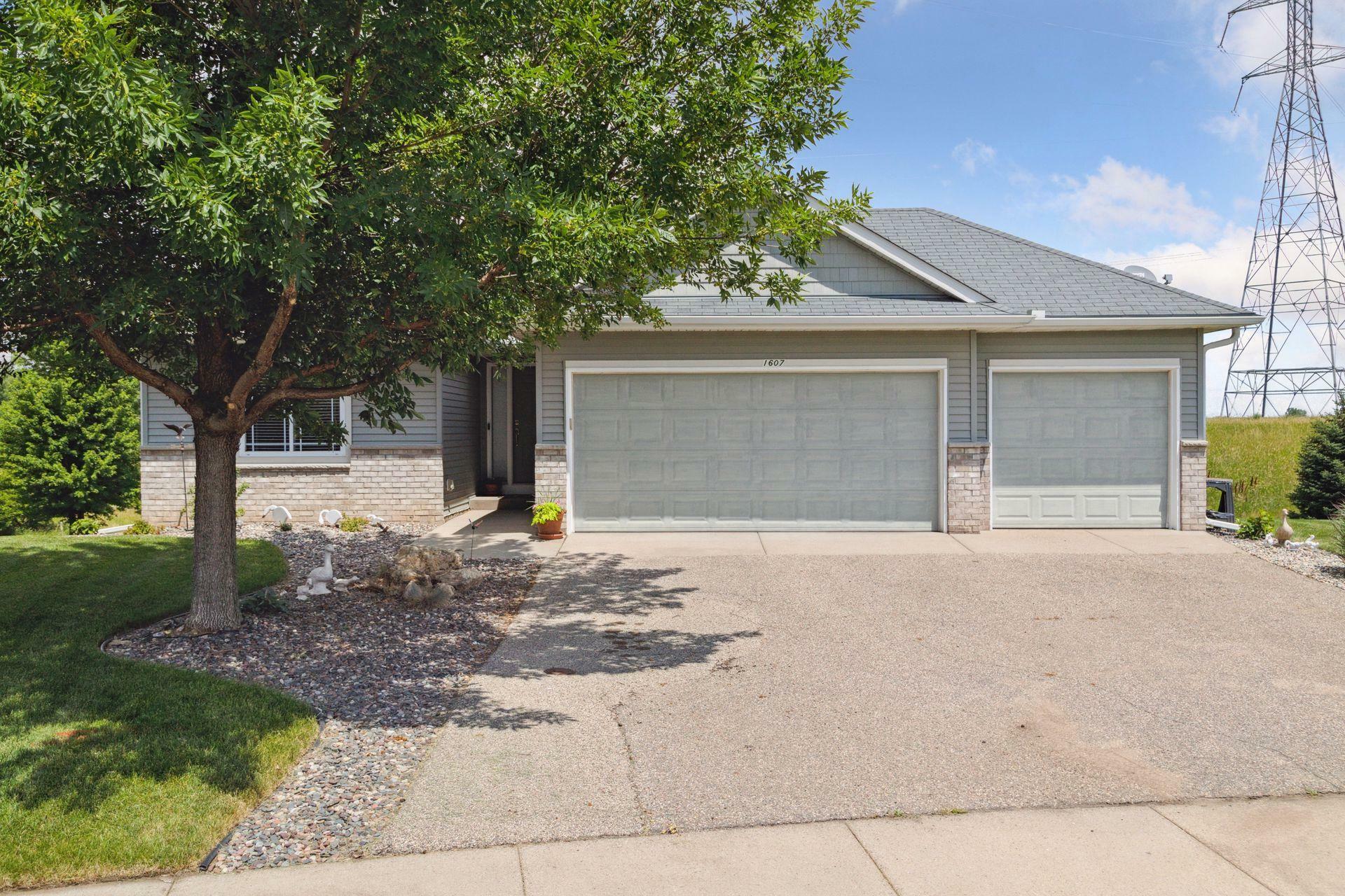 Property Photo:  1607 Nordland Street  MN 55379 