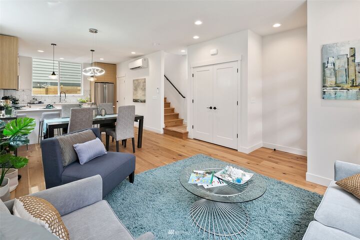 Property Photo: 4517 A Sunnyside Avenue N WA 98103