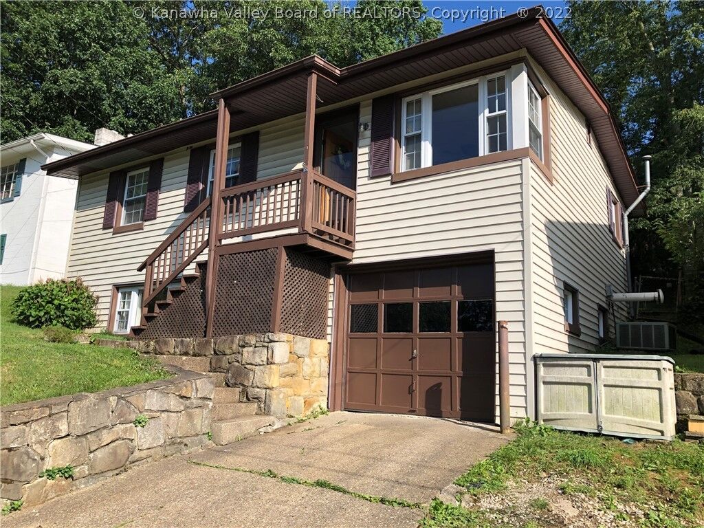 Property Photo: 706 Moorland Drive WV 25311