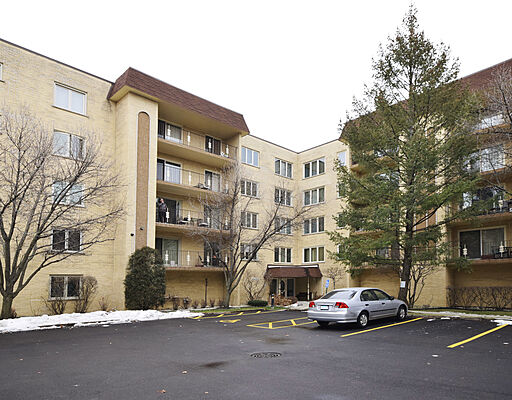 Property Photo:  6430 W Belle Plaine Avenue 409  IL 60634 