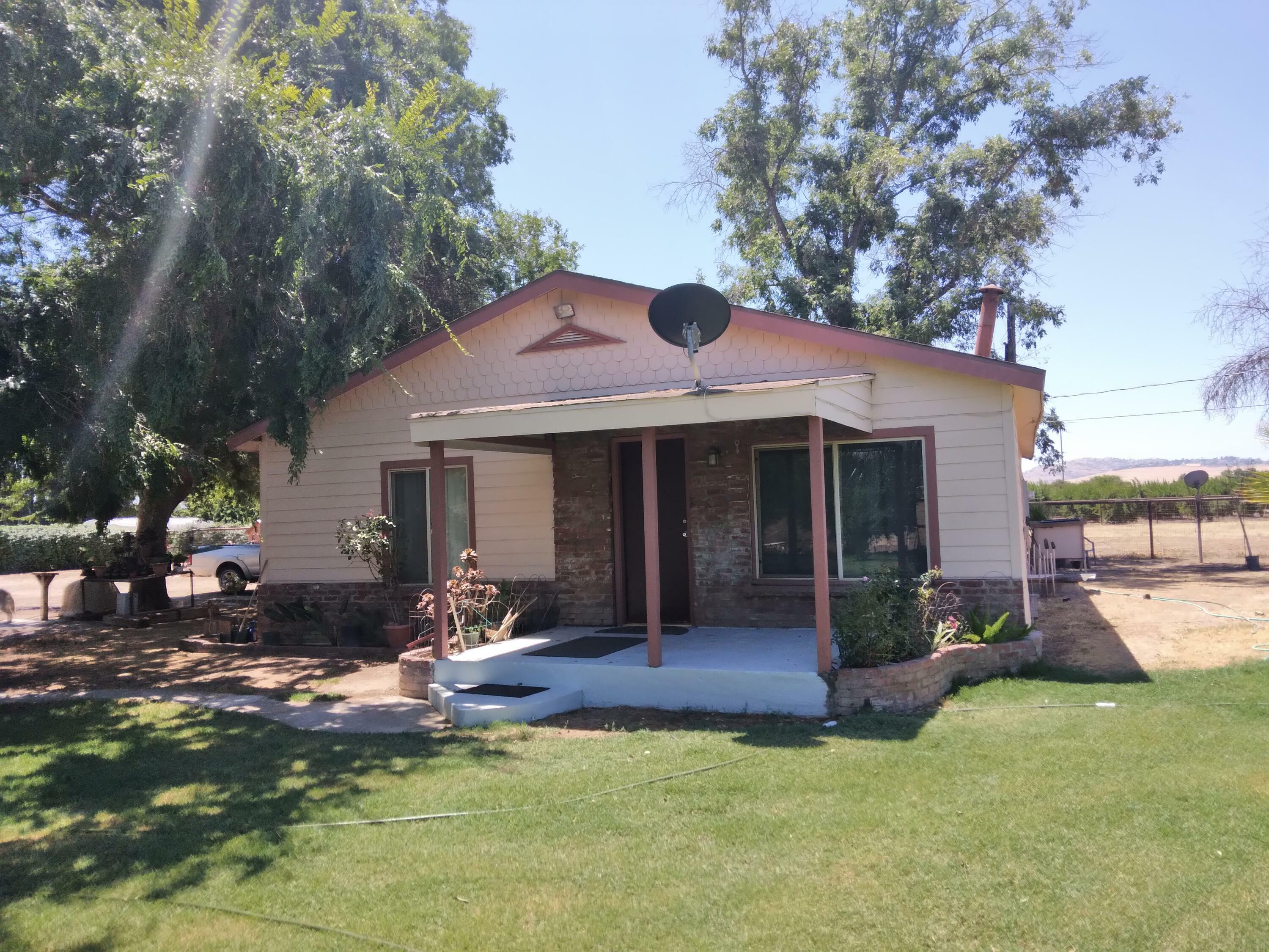 Property Photo: 22233 Carson Avenue CA 93221