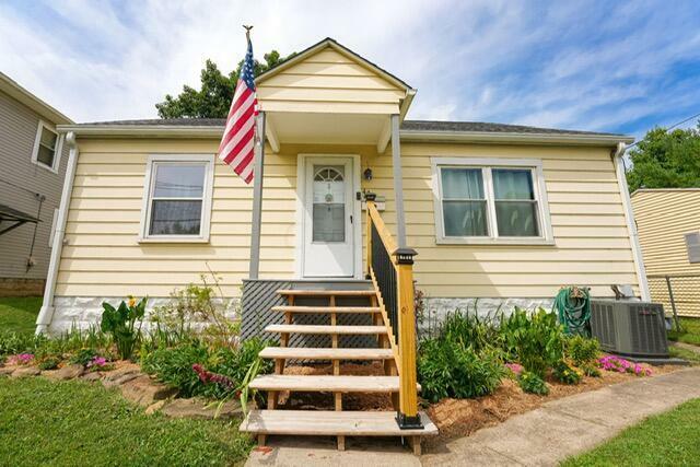 Property Photo: 438 Clarendon Street OH 43055