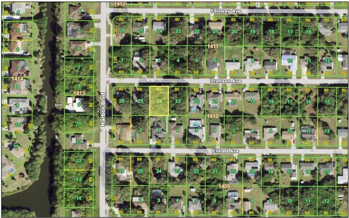 Property Photo: 21447 Dranson Ave FL 33952