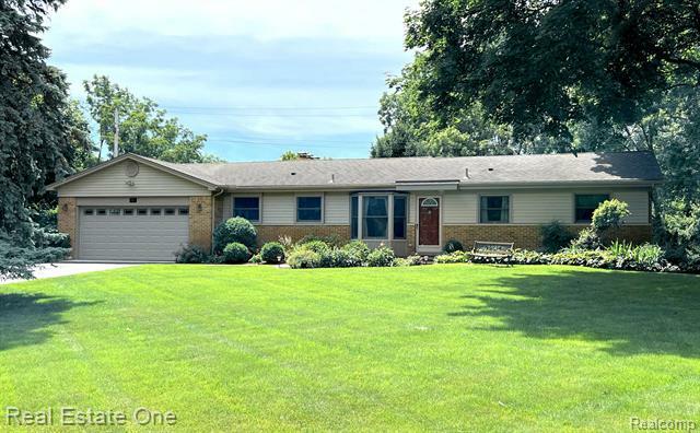 Property Photo:  741 Ridgewood Road  MI 48306 