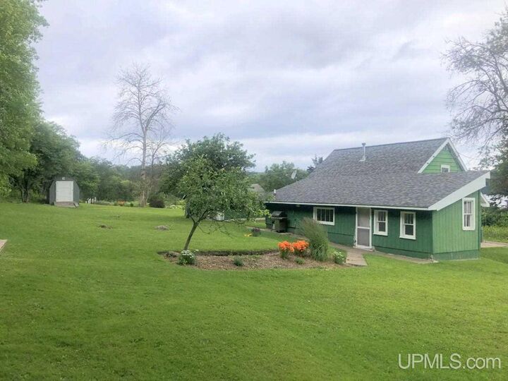105 Tilot  Negaunee MI 49866 photo