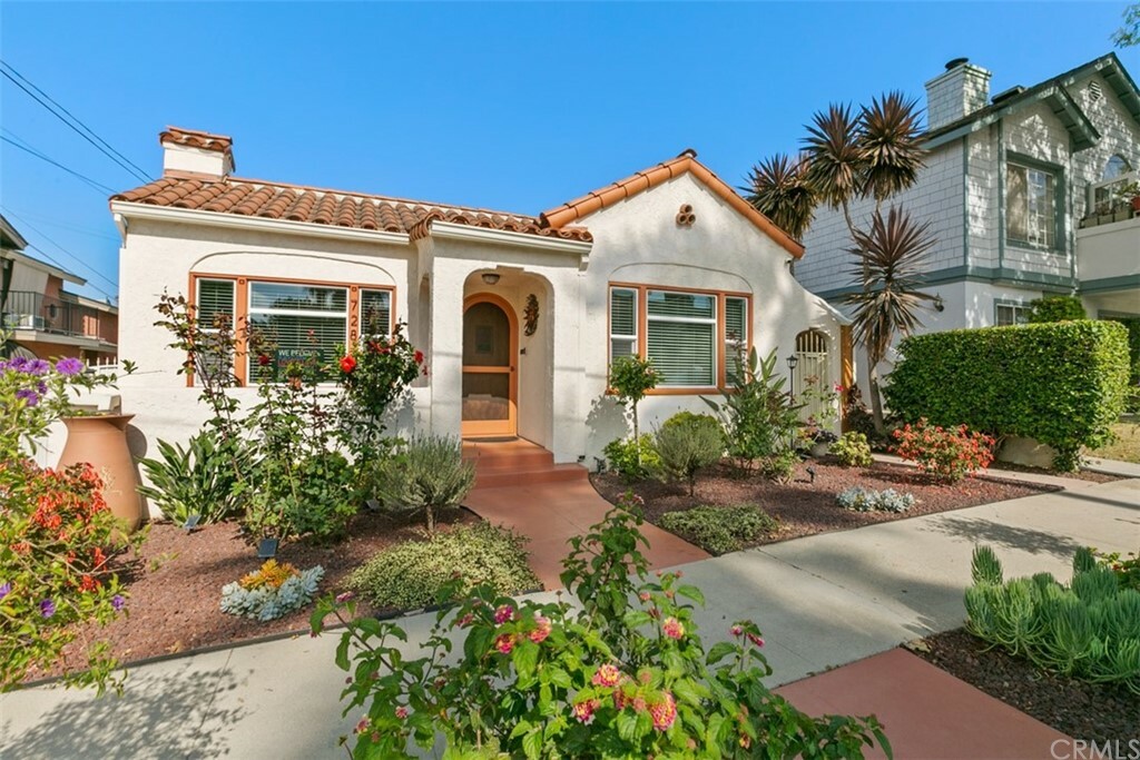 Property Photo:  728 Belmont Avenue  CA 90804 