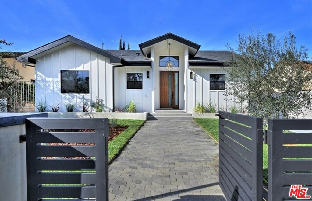 Property Photo: 5001 Rubio Avenue CA 91436