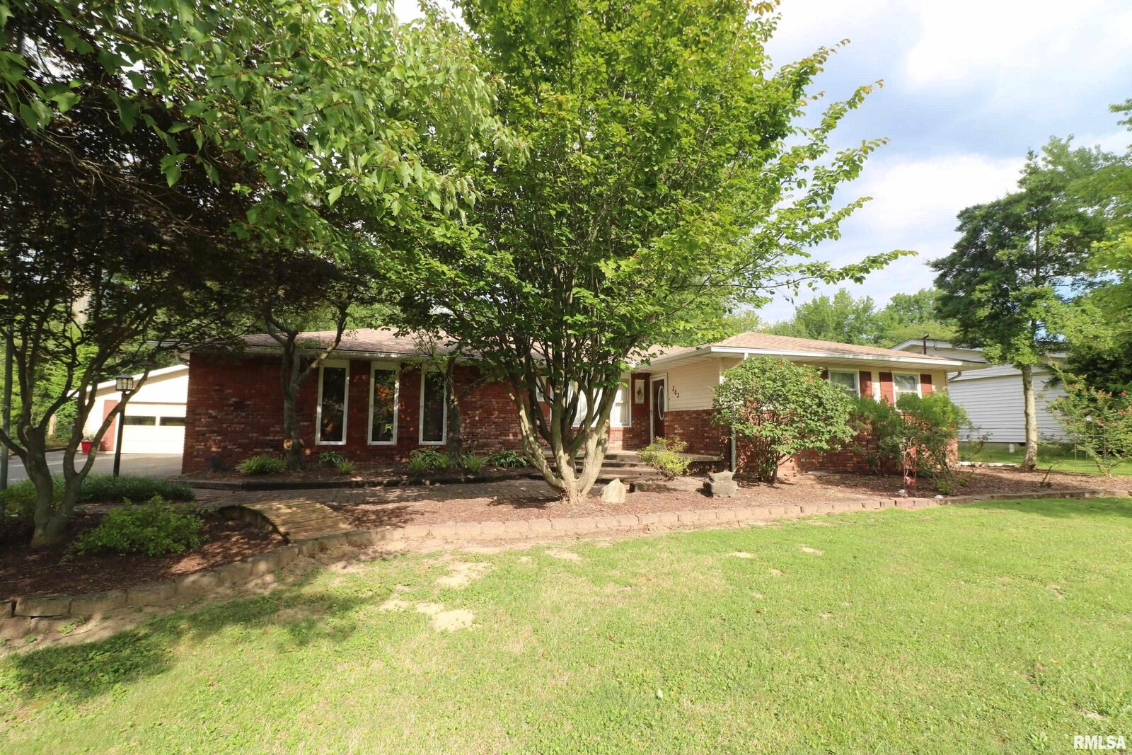 Property Photo: 303 S Greenbriar IL 62918