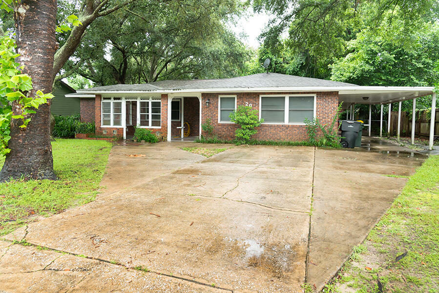 Property Photo:  20 NW Jonquil Avenue  FL 32548 