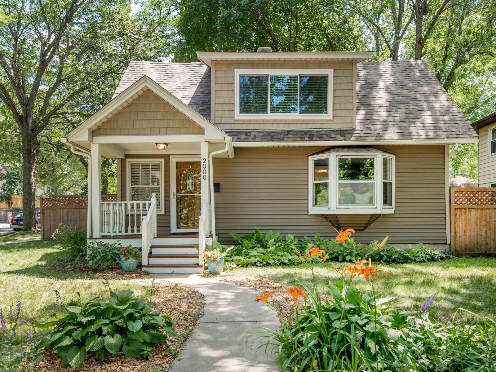 Property Photo:  2000 Saint Clair Avenue  MN 55105 