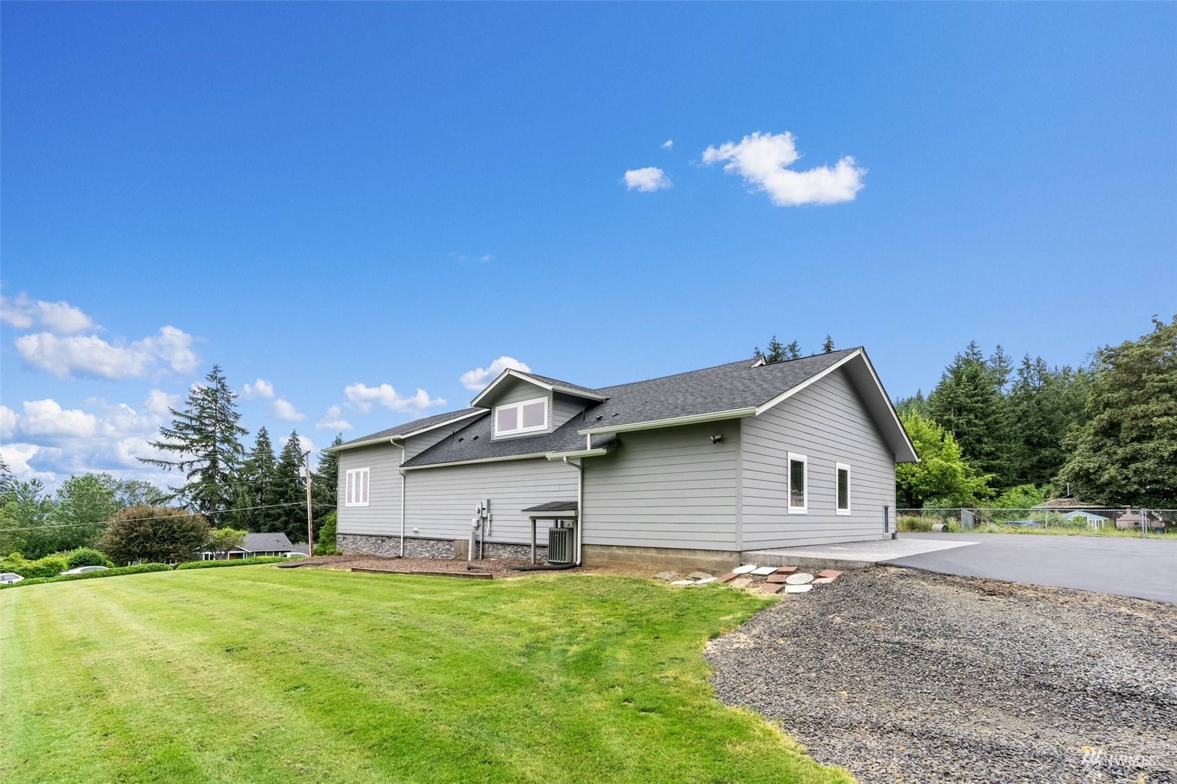 Property Photo:  162 SE 16th Street  WA 98532 