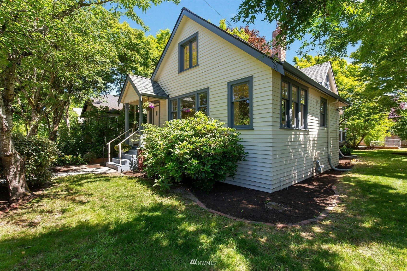 Property Photo:  9040 Evanston Avenue N  WA 98103 