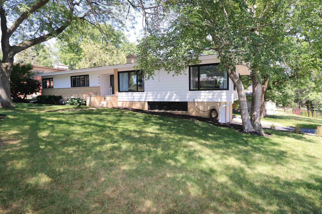 Property Photo:  806 North Osborne Ave  WI 53548 