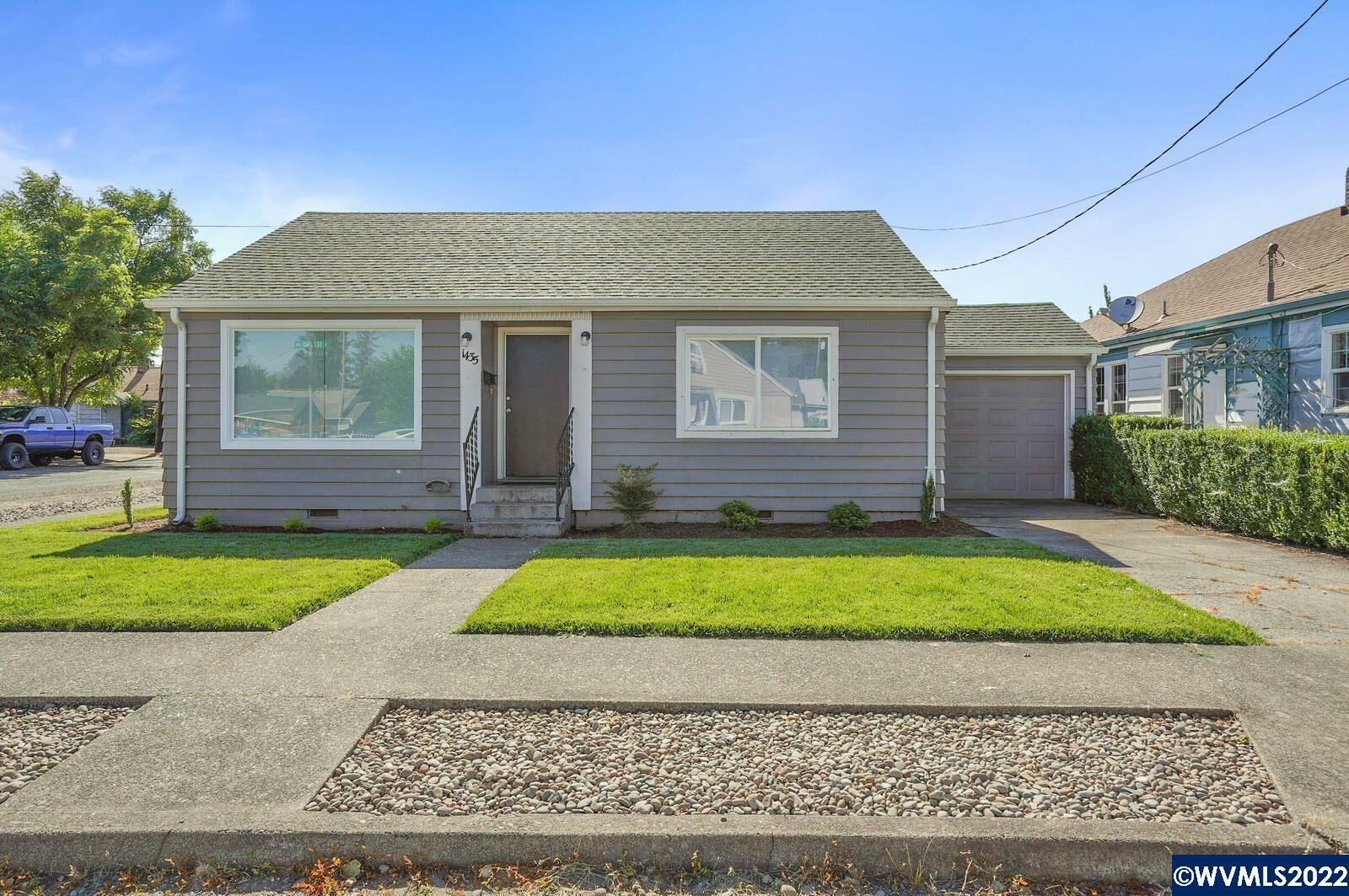 Property Photo: 1435 N 2nd Av OR 97383