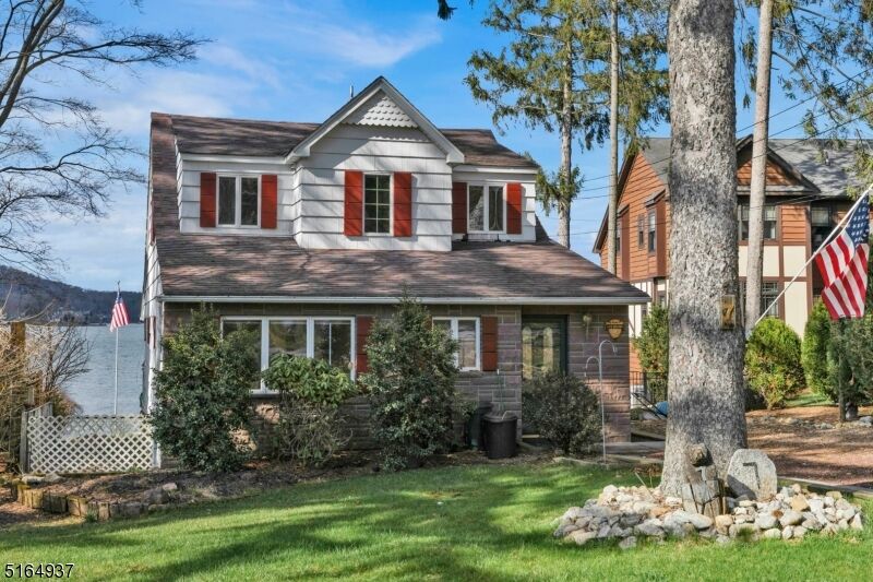 Property Photo:  7 Balsam Pkwy  NJ 07871 