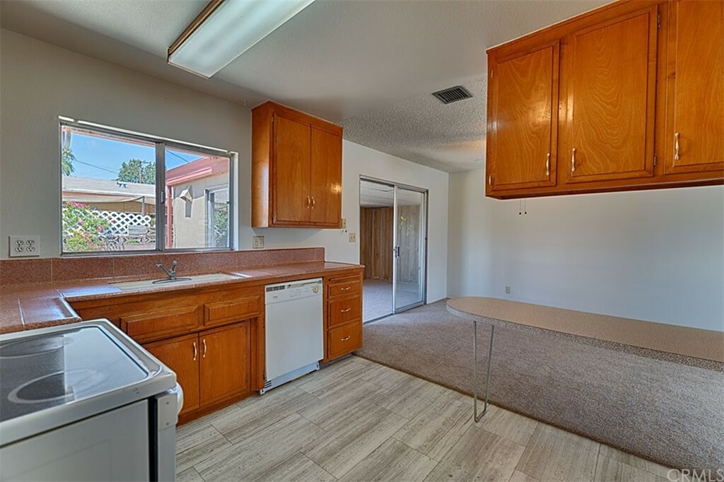Property Photo: 100 Vivian Lane CA 92543