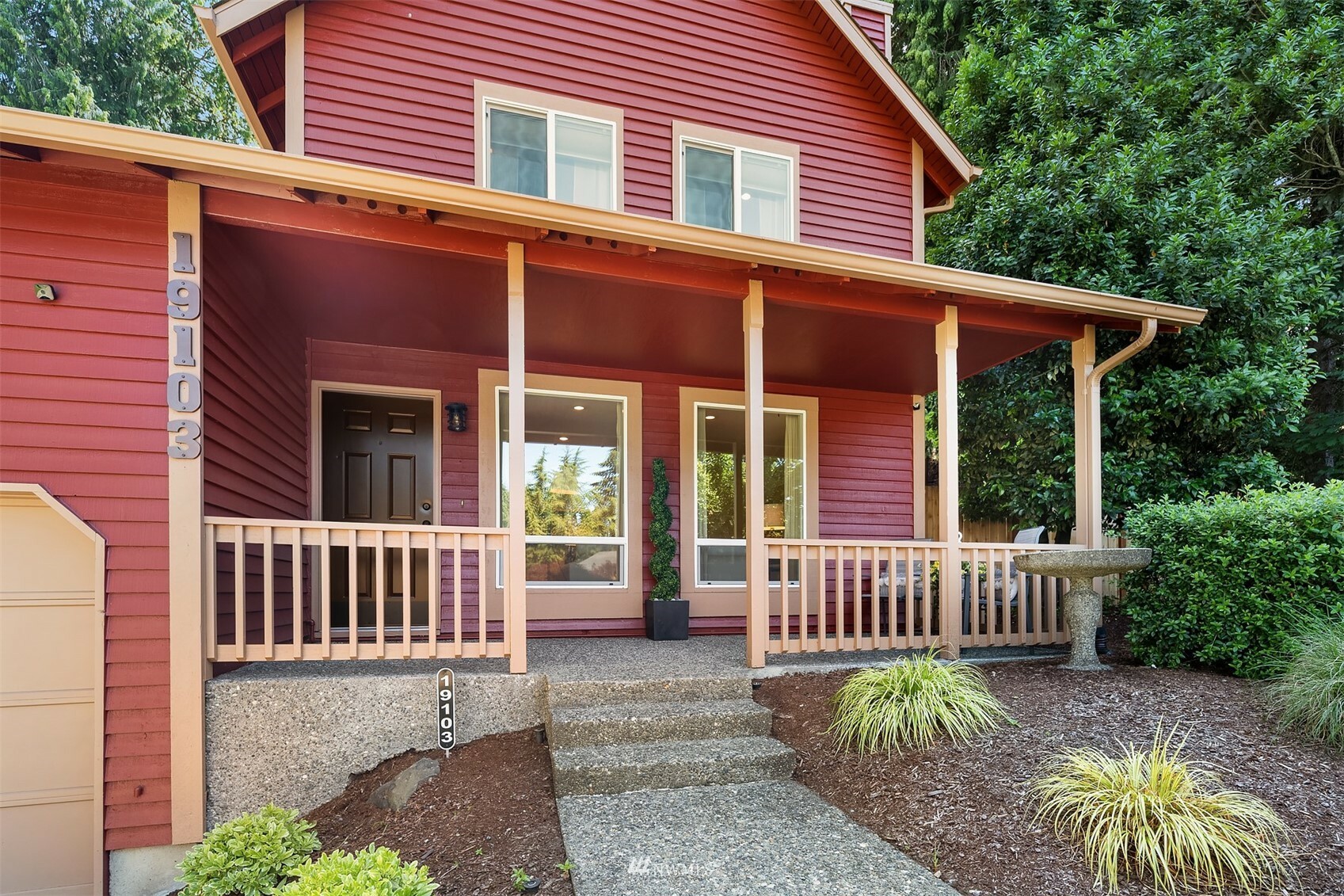 Property Photo:  19103 SE 47th Place  WA 98027 