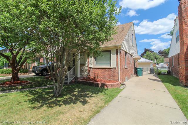 Property Photo:  1600 N Silvery Lane  MI 48128 