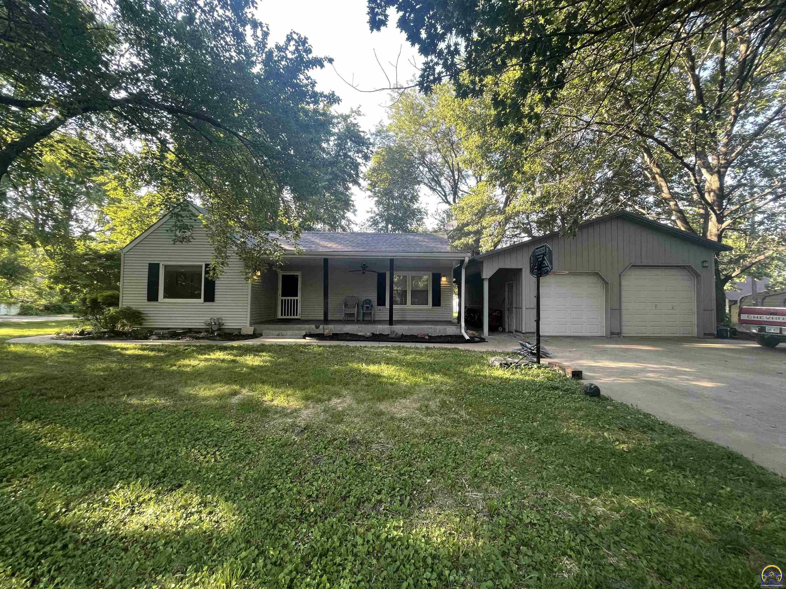 Property Photo:  702 NE Kellam Ave  KS 66616 