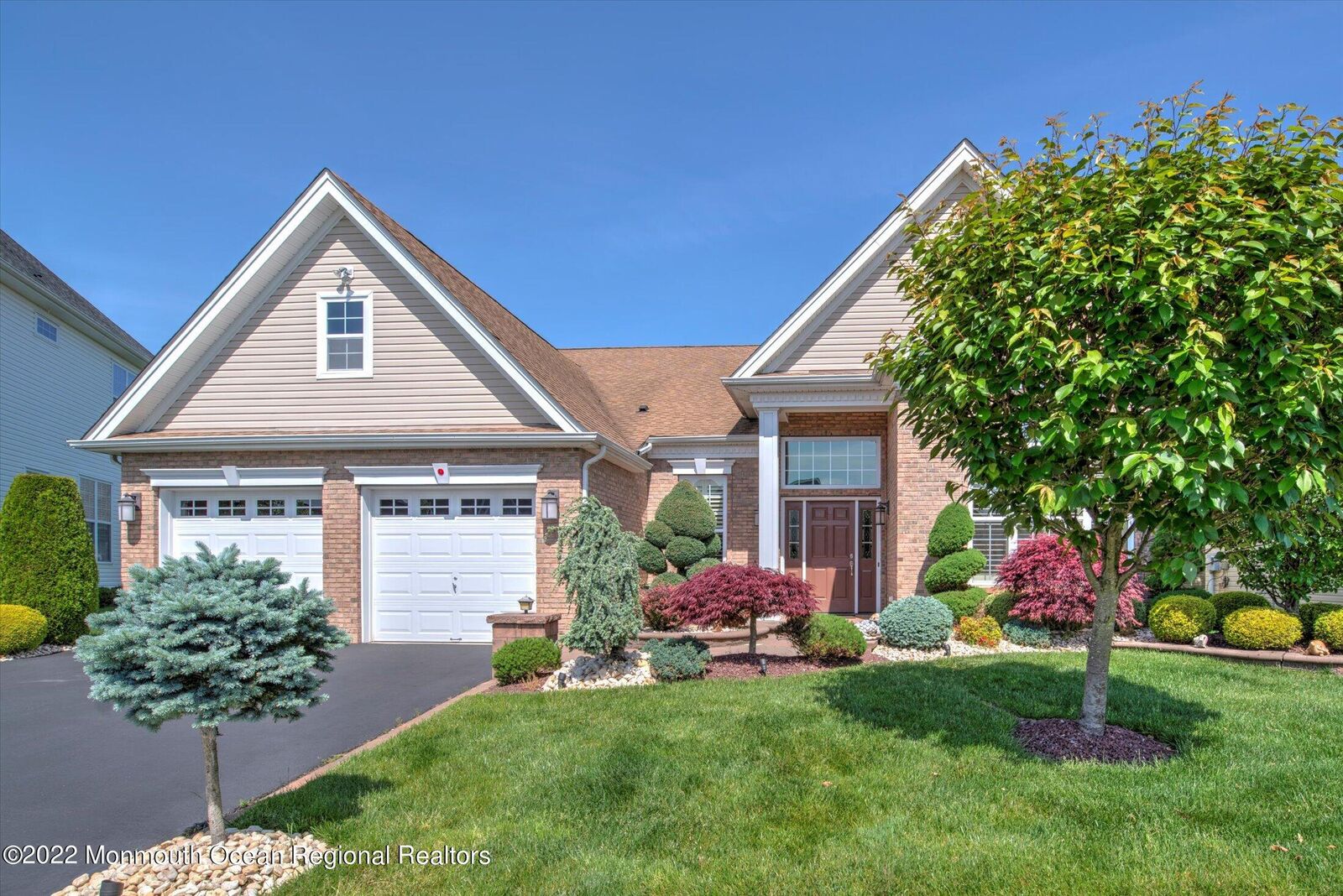 Property Photo:  4 Riviera Drive  NJ 08831 