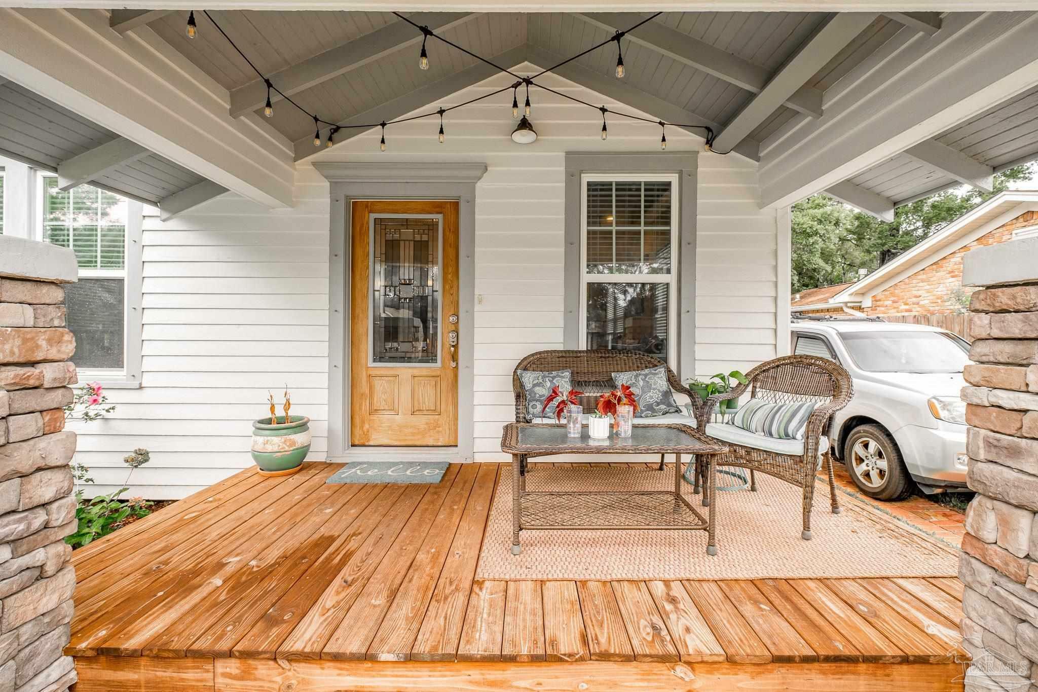 Property Photo: 1125 E Lee St FL 32503