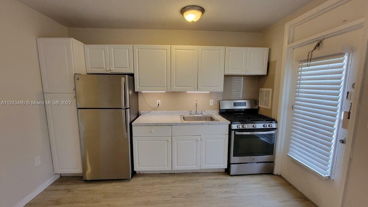 Property Photo: 441 Collins Ave 5 FL 33139