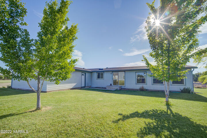 2541 B Scoon Rd  Sunnyside WA 98944 photo