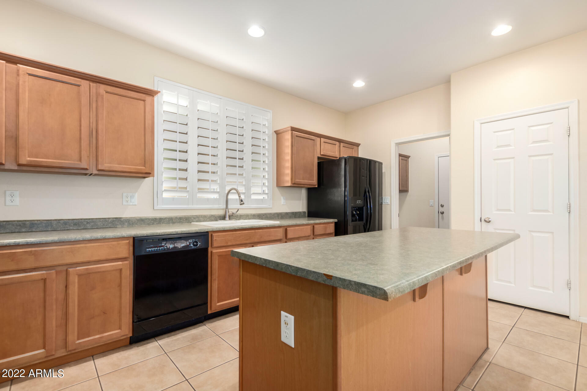 Property Photo:  1033 E Julian Drive  AZ 85295 