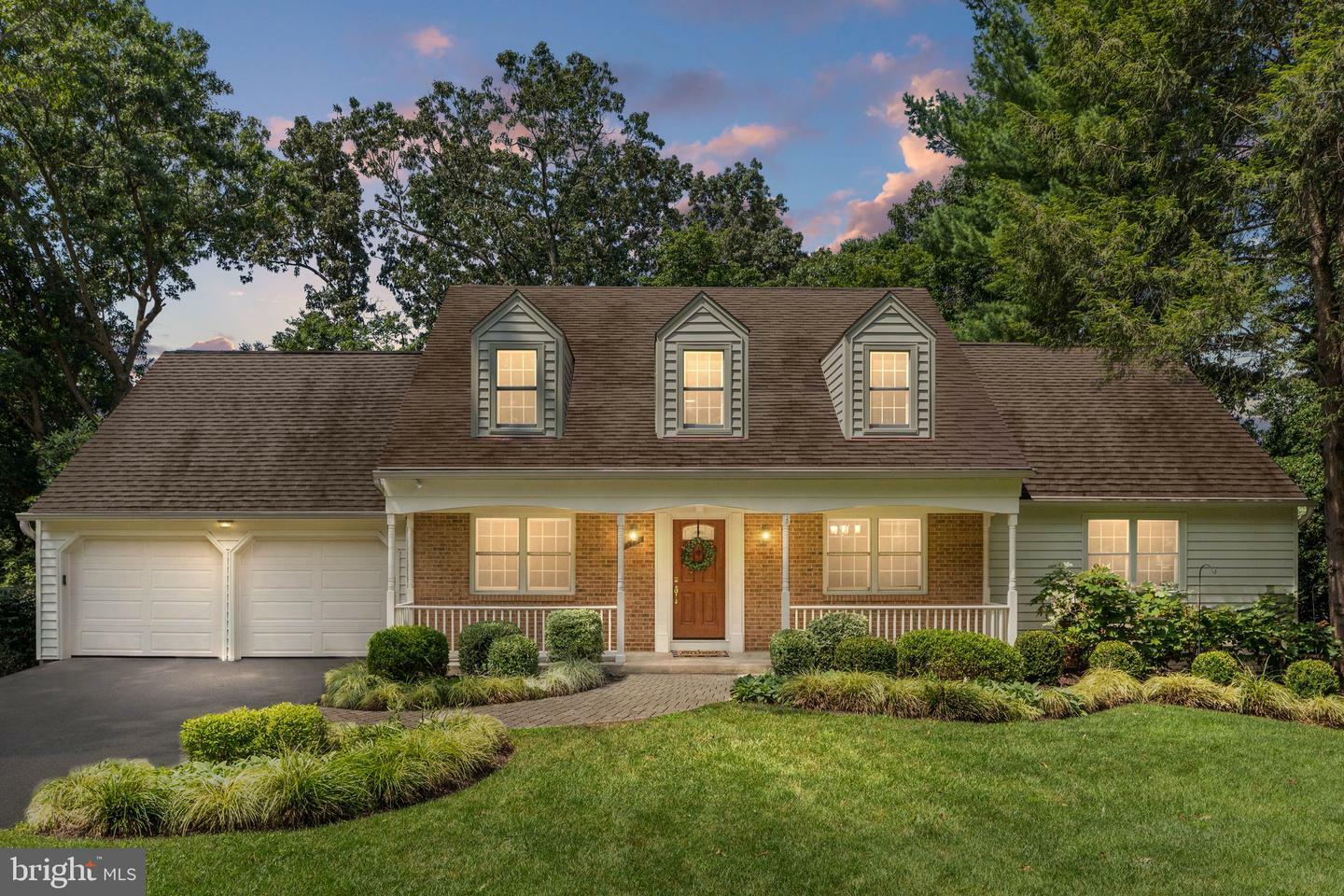 Property Photo: 2704 East Ridge Court VA 22124