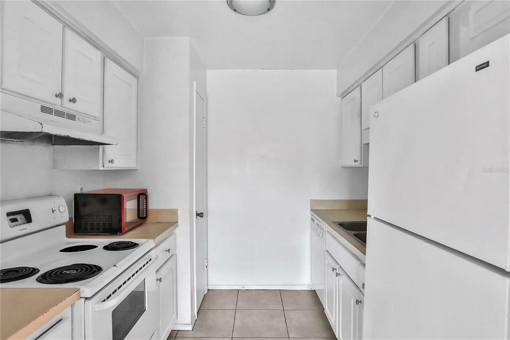 Property Photo:  7210 N Manhattan Avenue 1423  FL 33614 