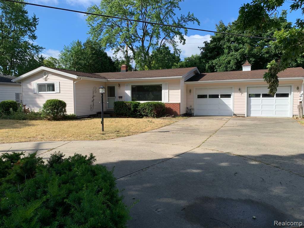 Property Photo:  2401 Riverside  MI 48060 2648 