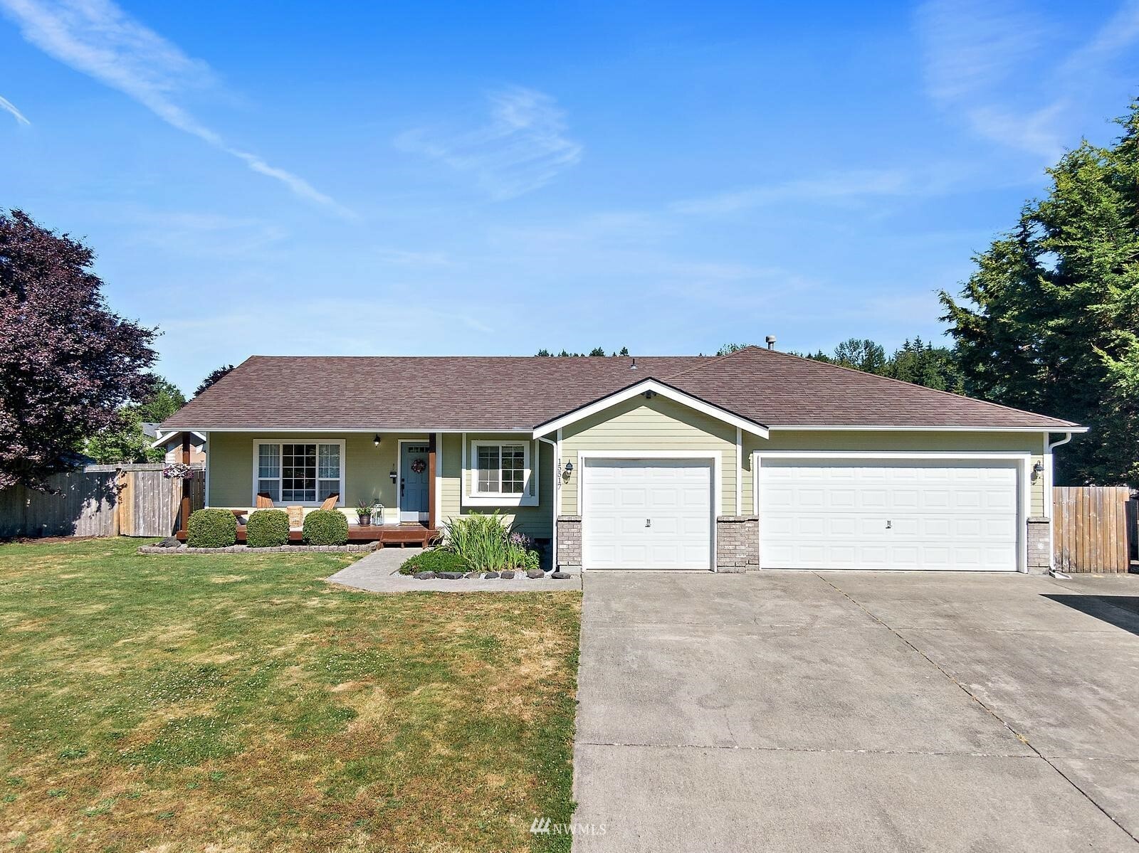 Property Photo:  15517 252nd Avenue E  WA 98321 