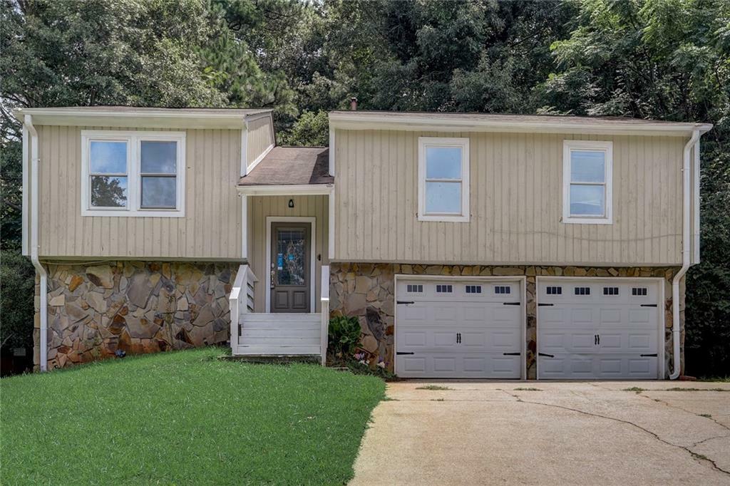 Property Photo: 4944 Tivoli Park Court GA 30088