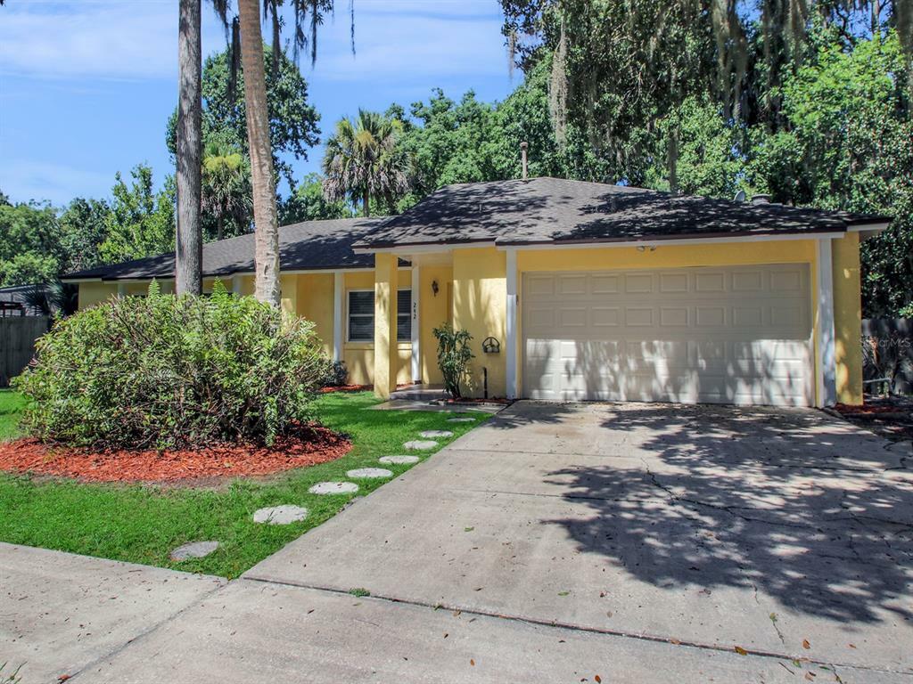 Property Photo:  242 Oak Rd  FL 32708 