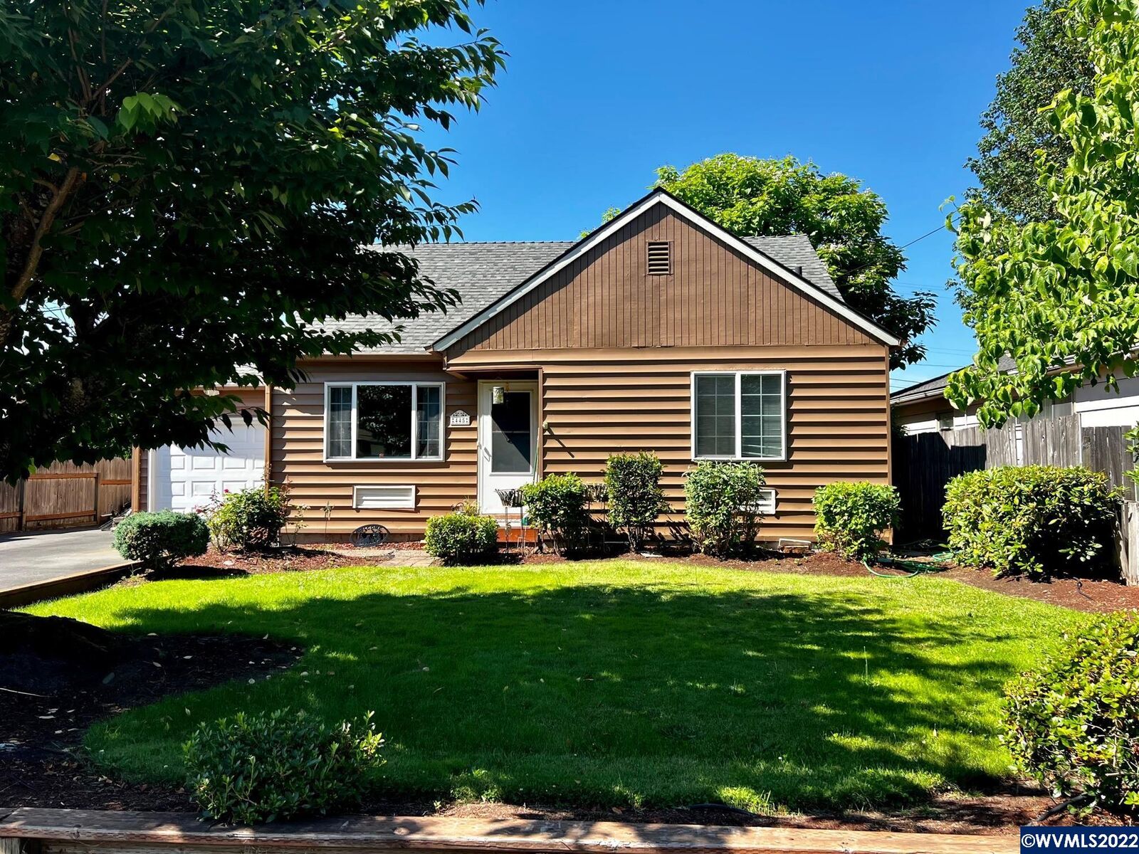 Property Photo:  445  Larry Av N  OR 97303 