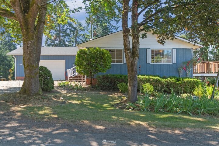 Property Photo:  220 Paxton Road  WA 98626 