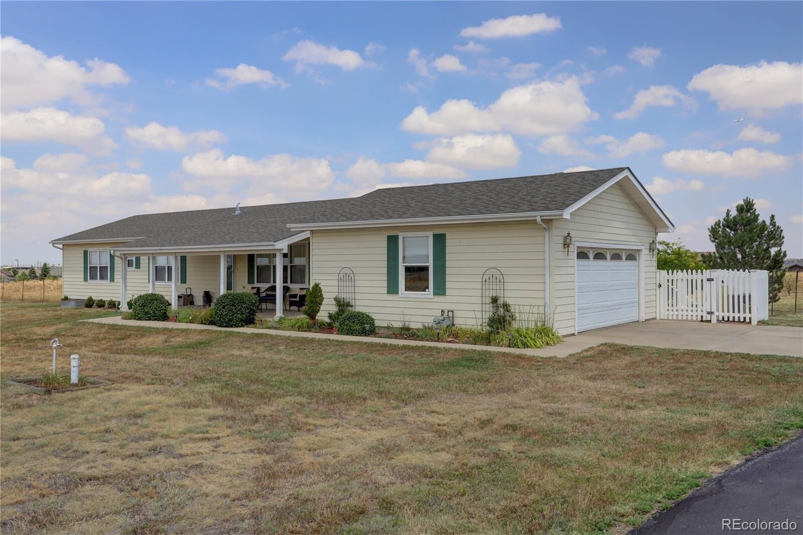 Property Photo: 36 S Grandbay Street CO 80018