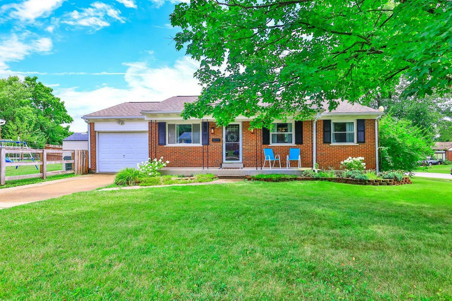 Property Photo: 11422 Gravenhurst Dr OH 45231