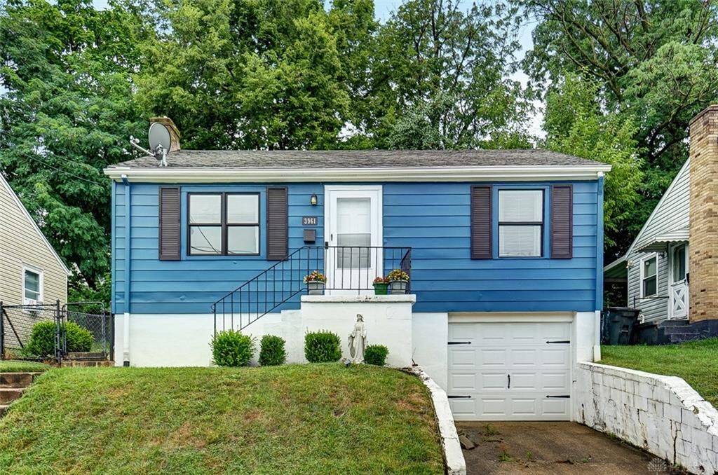 Property Photo: 3961 Avilla Place OH 45212