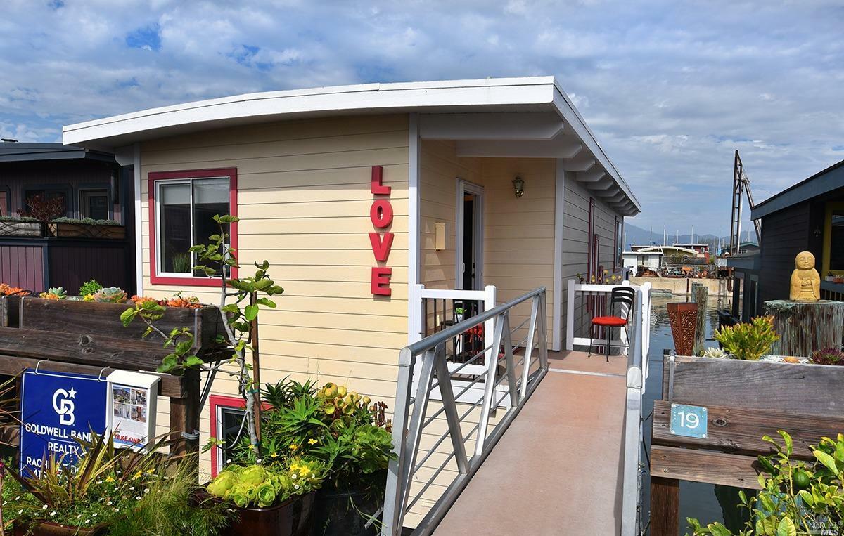 Property Photo: 19 Issaquah Dock CA 94965