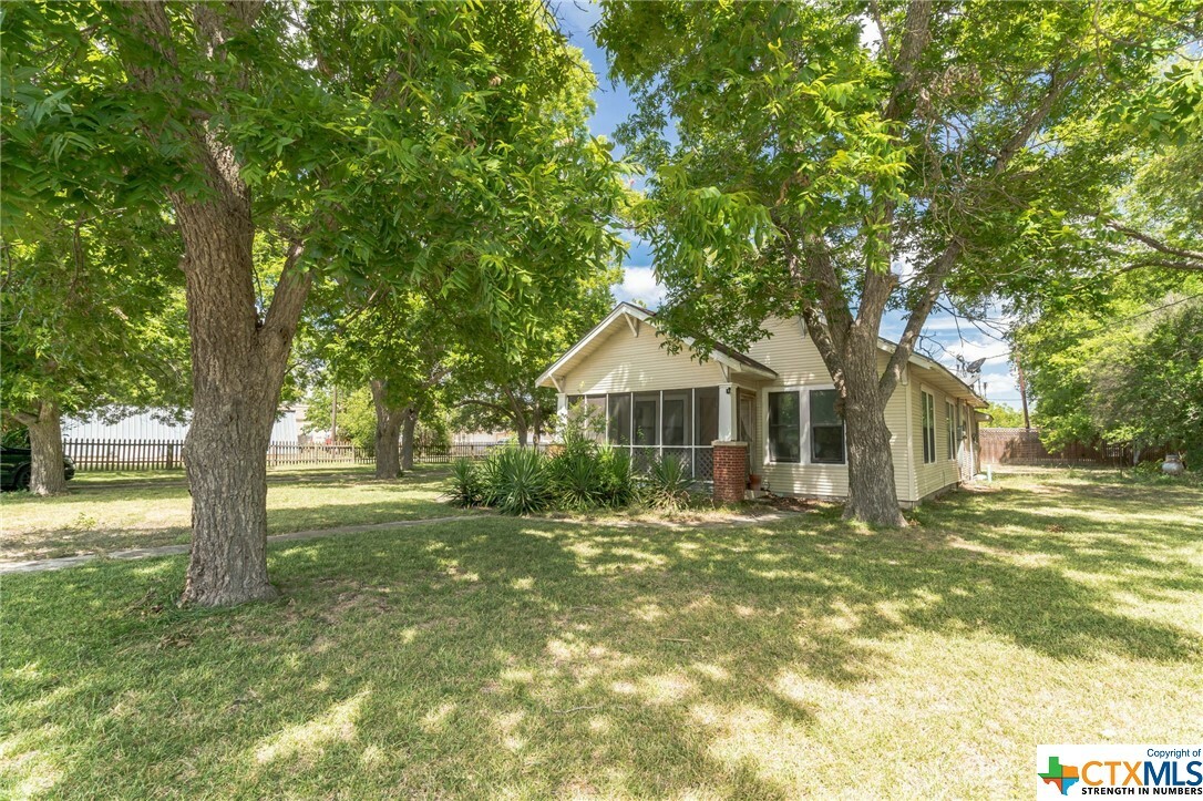 Property Photo:  119 Lockhart Street  TX 78655 