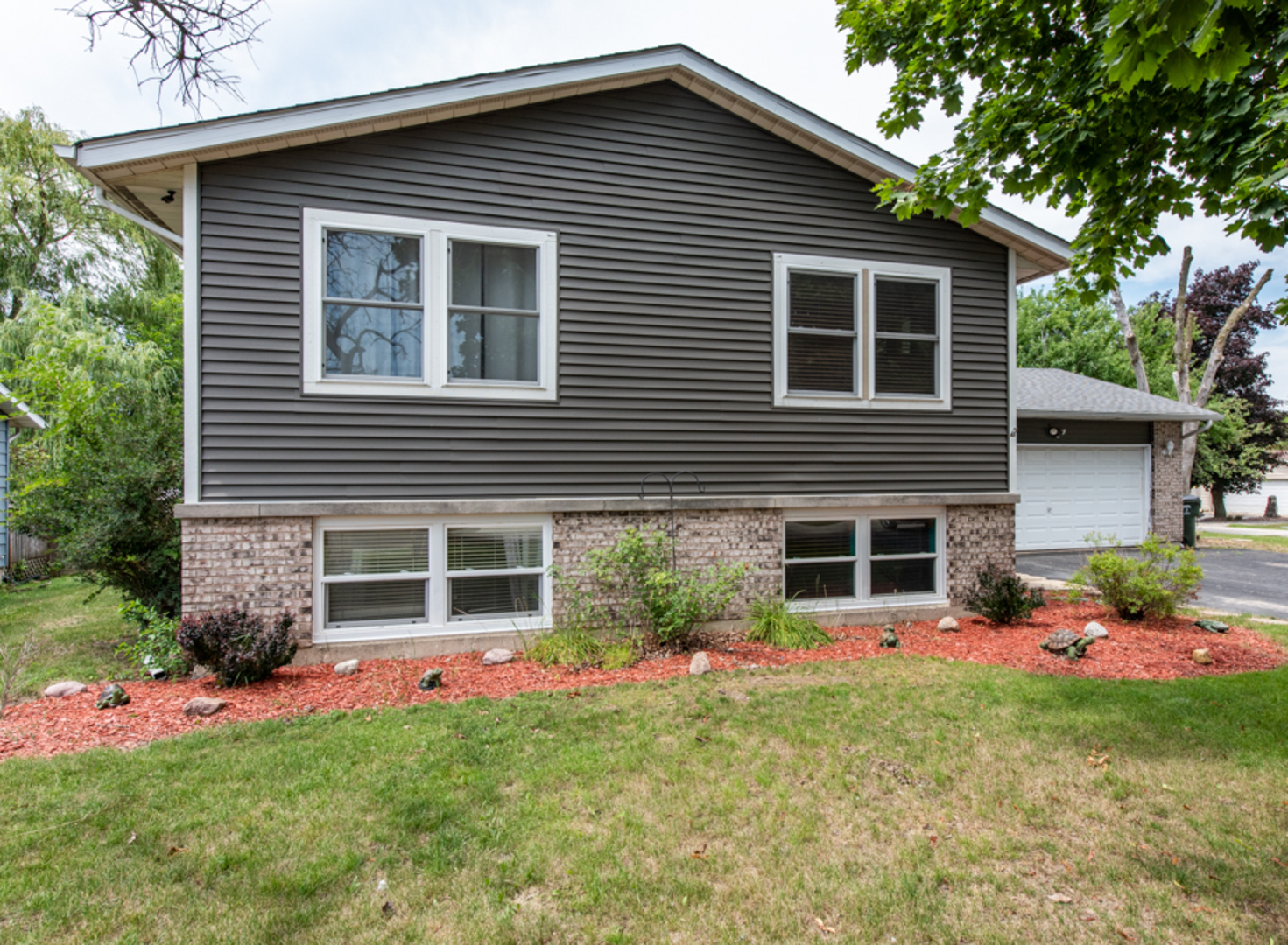 Property Photo:  602 Garnett Avenue  IL 60096 