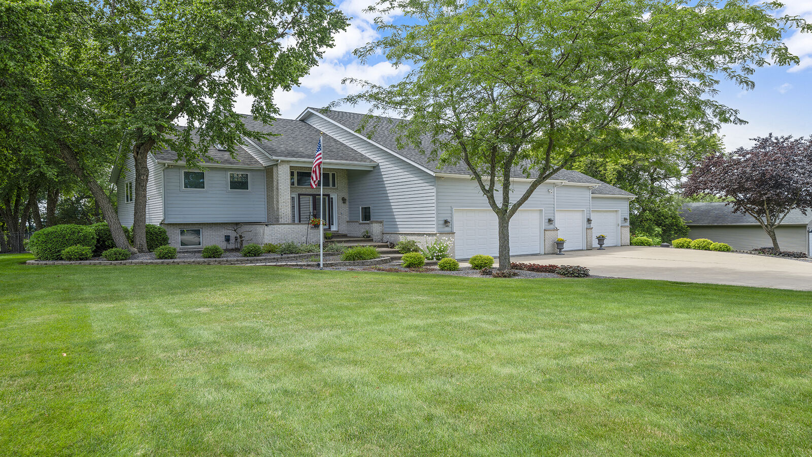 Property Photo: 4423 E Ridgeview Lane IL 61010